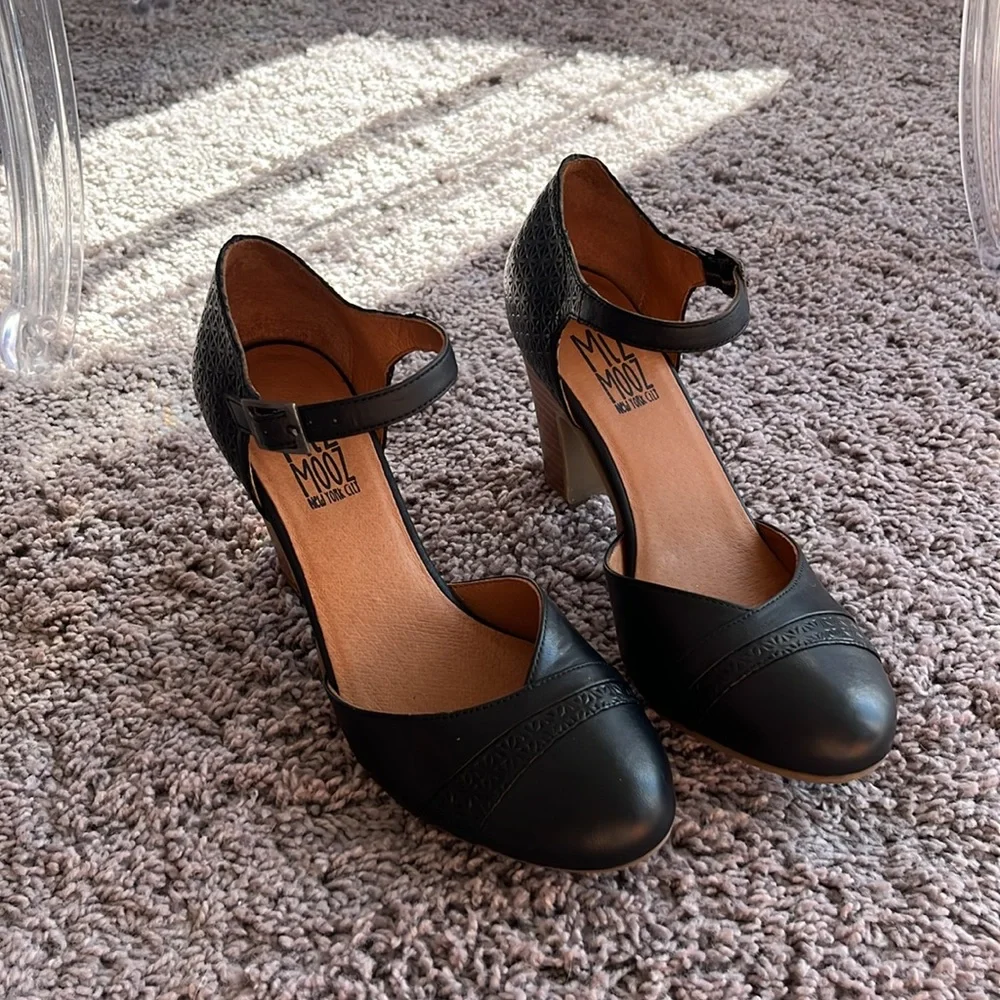 Brand new! Miz Mooz black leather Mary Jane style heel - Picture 2 of 6